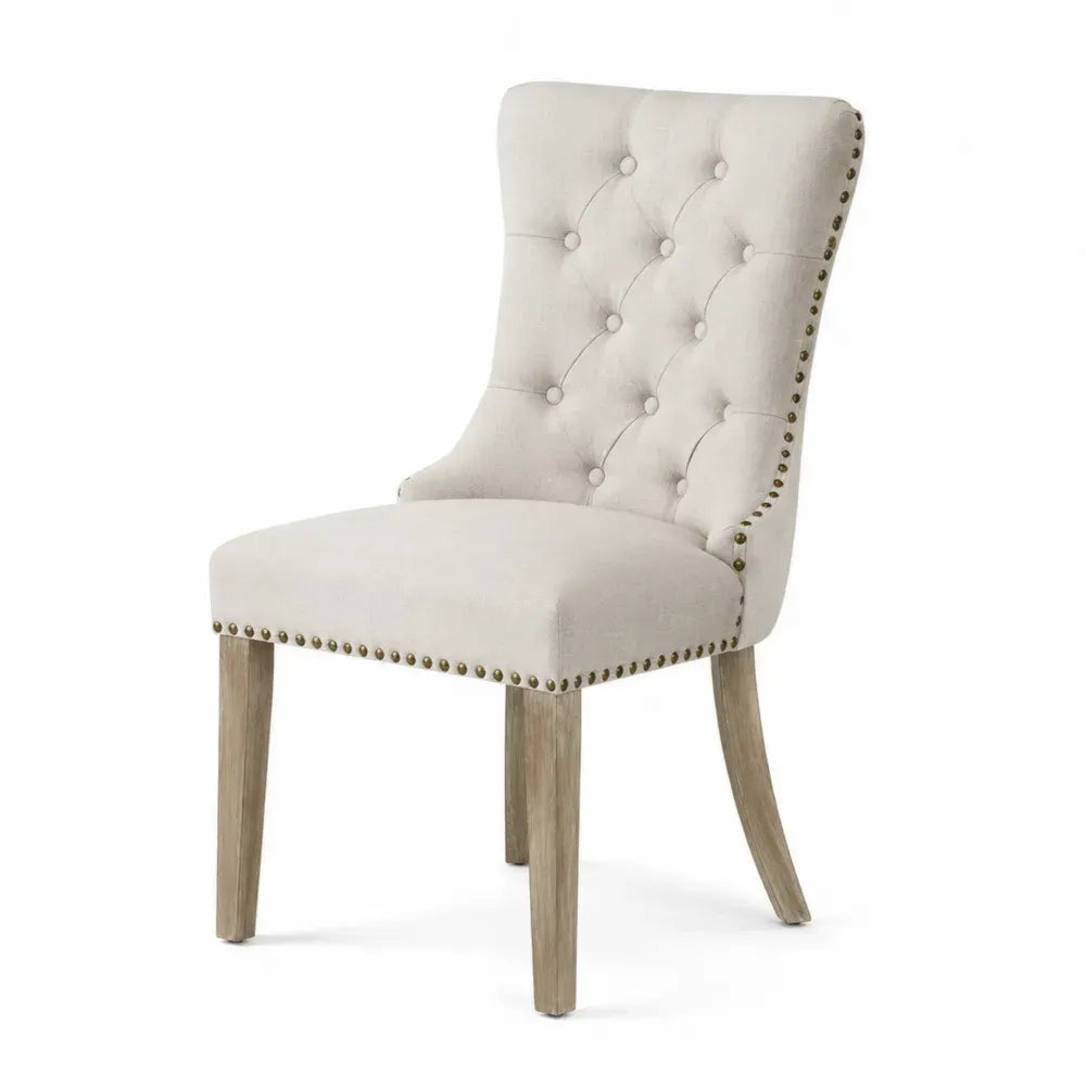 Silla de comedor tapizada en tejido beige con patas de madera maciza diseño capitoné estructura fija sin dimensiones especificadas