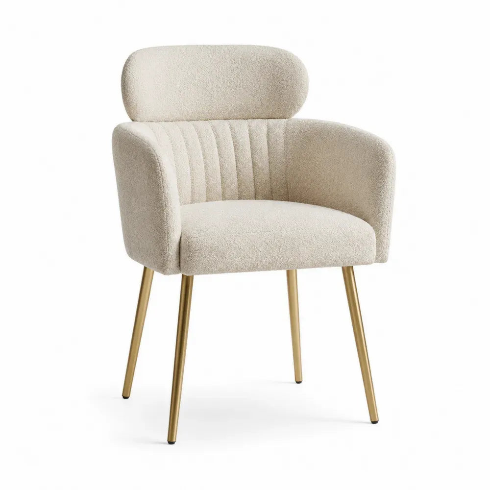 Silla de comedor tapizada en bouclé beige con brazos respaldo alto patas de acero dorado 55 x 60 x 85 cm